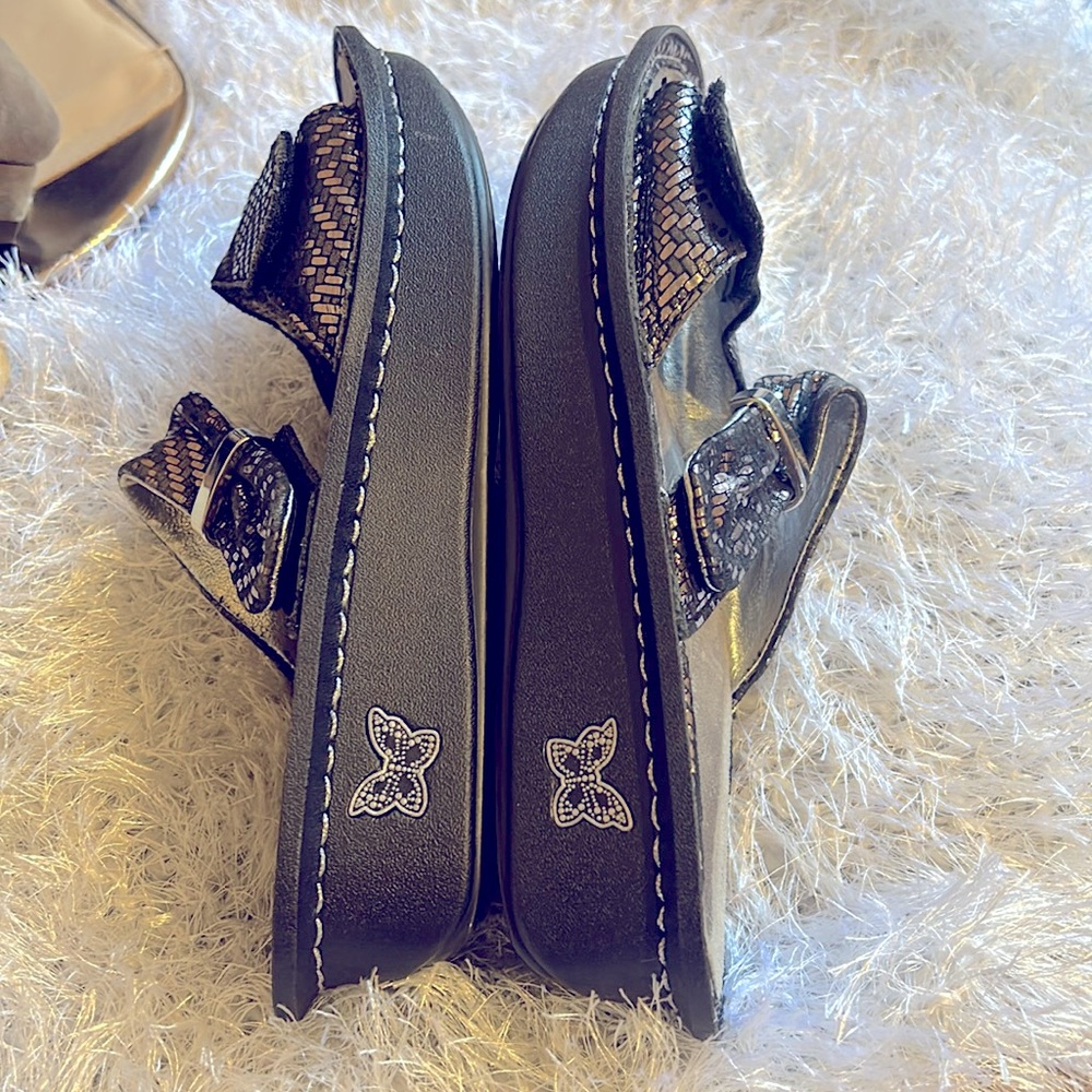 Alegria Black Woven Sandals - Picture 4 of 4